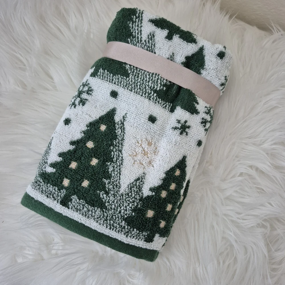 Deborah Conolly Christmas Green and White Hand Towels (set of 2pc)